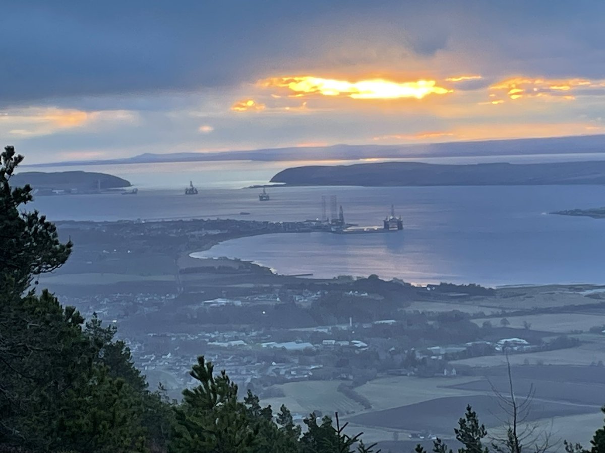 InnesHaughey's tweet photo. Blustery Mother’s Day morning looking down the Firth and back to the Benn. 
France 🇫🇷 retain the 6 Nations but Scotland 🏴󠁧󠁢󠁳󠁣󠁴󠁿 have a lot to be very proud of and 3 massive wins to finish 3rd. 
Take care and look out for others this coming week. 

"Thank you for everything, Mum." https://t.co/srTqjovRka