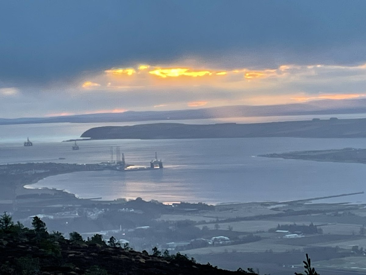 InnesHaughey's tweet photo. Blustery Mother’s Day morning looking down the Firth and back to the Benn. 
France 🇫🇷 retain the 6 Nations but Scotland 🏴󠁧󠁢󠁳󠁣󠁴󠁿 have a lot to be very proud of and 3 massive wins to finish 3rd. 
Take care and look out for others this coming week. 

"Thank you for everything, Mum." https://t.co/srTqjovRka