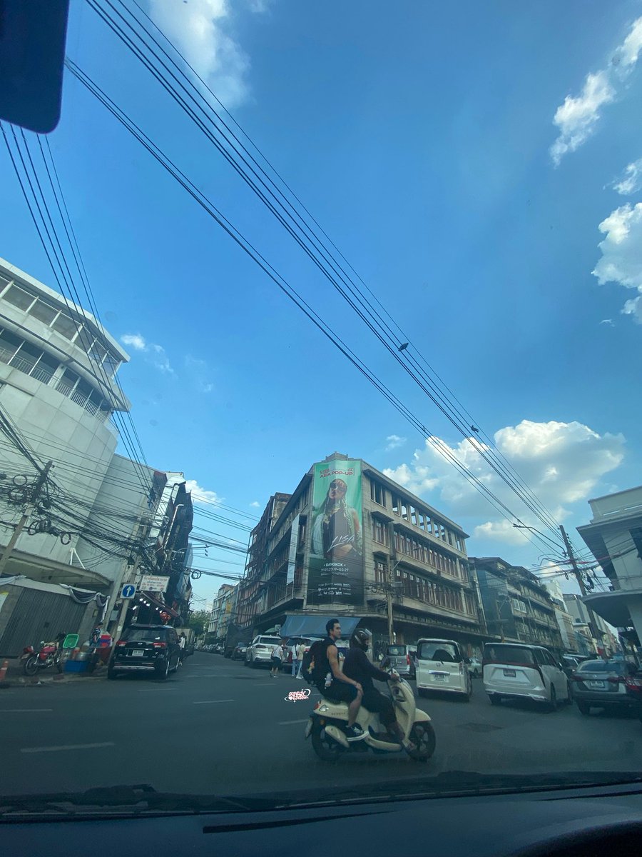 พี่สาวบอกให้ถ่ายลิซ่า แต่นี่ถ่ายได้ณเดชบนมอไซต์มาด้วย จะล่าแบ้55555555555555555 จังหวะชีวิตมาก555555555555