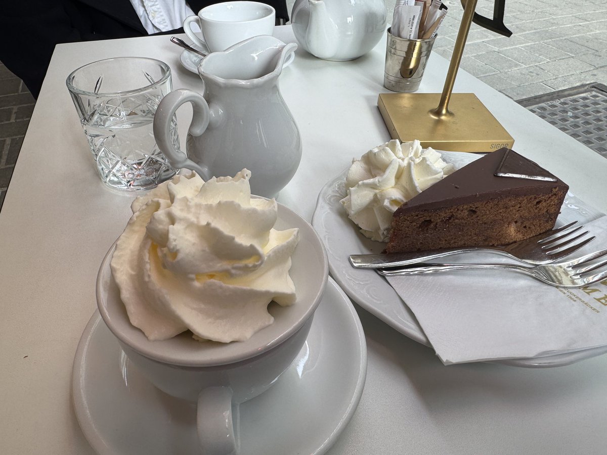 やばお tweet media