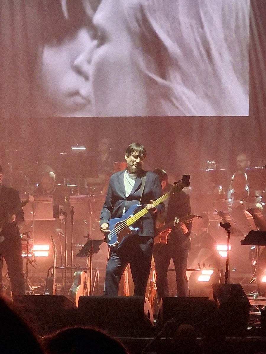 AlisonJSmith70's tweet photo. Great nostalgic night @O2ApolloManc at @alexjameshq Britpop Classical. https://t.co/EoXyf7q5z2