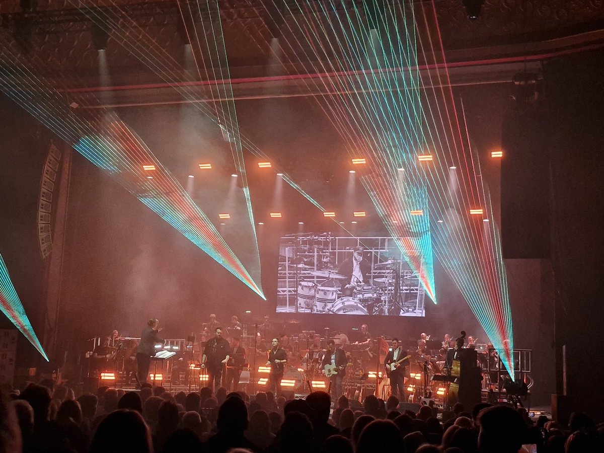 AlisonJSmith70's tweet photo. Great nostalgic night @O2ApolloManc at @alexjameshq Britpop Classical. https://t.co/EoXyf7q5z2