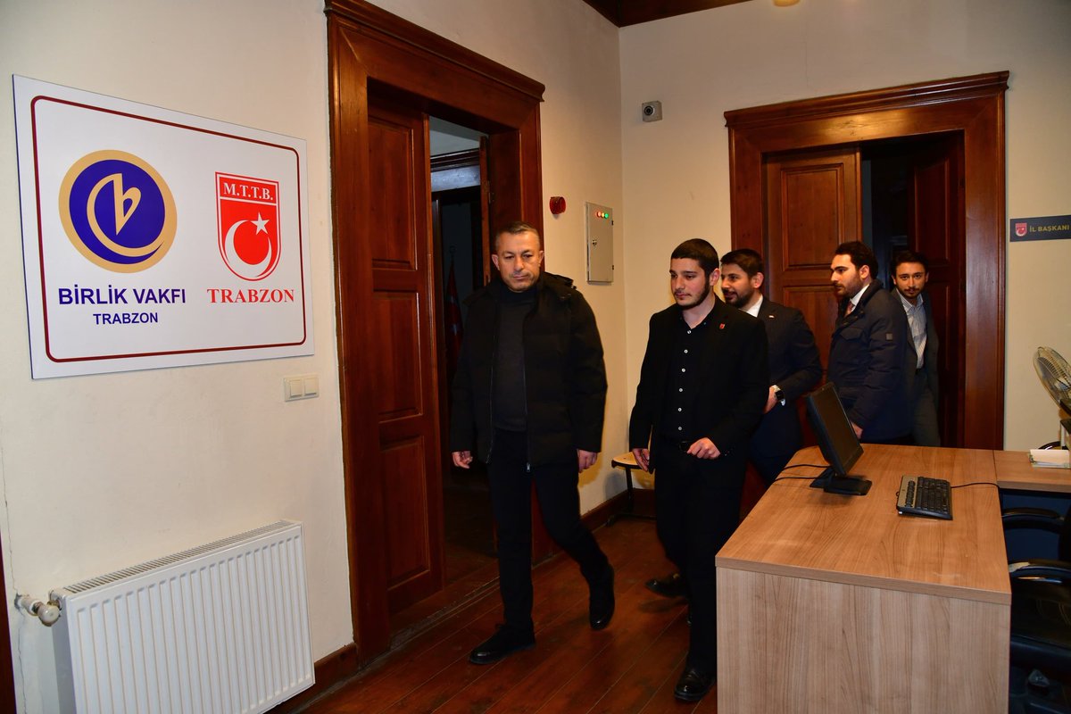 mttbtrabzon's tweet photo. Trabzon Valimiz Sayın Tahir Şahin ile il binamızda sahur programında bir araya geldik.

Sayın Valimize sahur programımıza teşriflerinden dolayı teşekkürlerimizi arz ediyoruz. https://t.co/Iiv2Z4zojZ