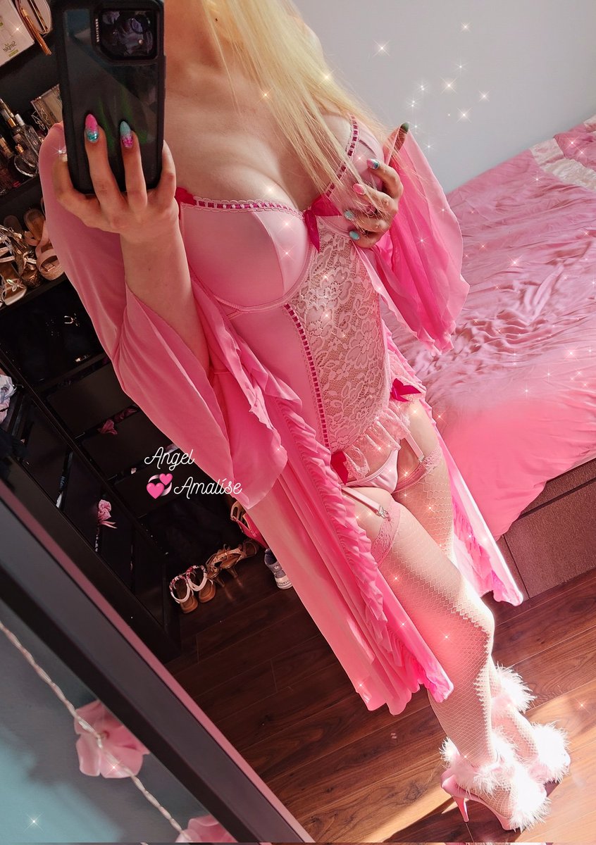 AngelAmalise's tweet photo. Total peak domme energy. No cumming! I'm scary! Rawr! xxx https://t.co/ryTHrePuY7