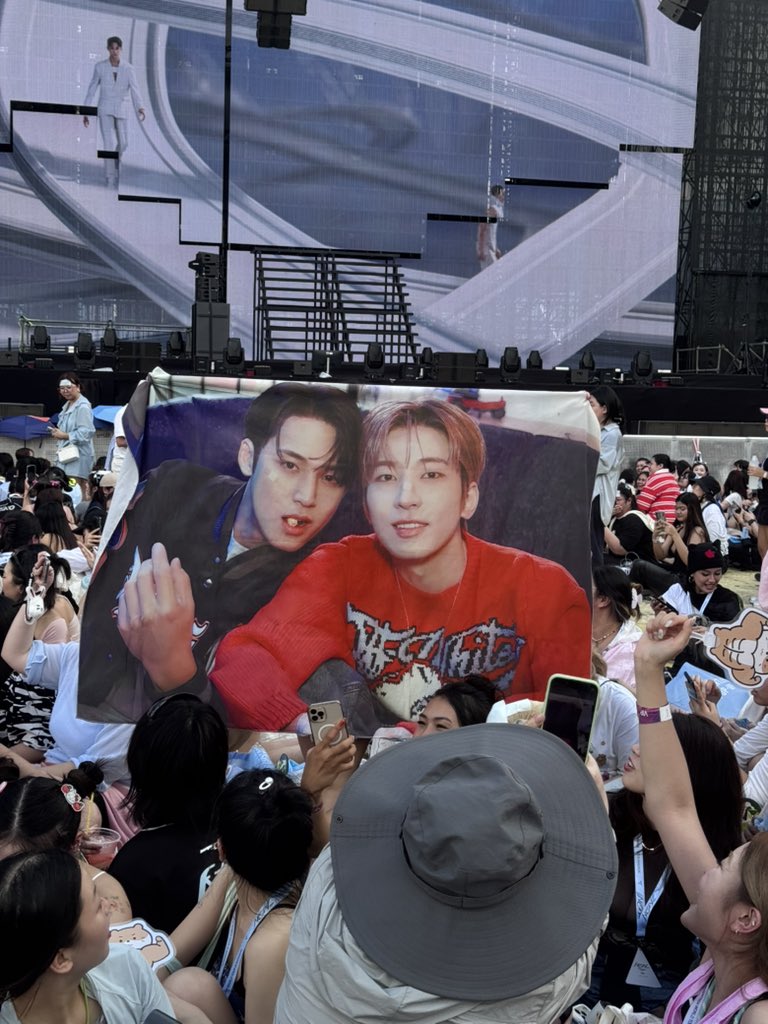 kuromoong♡ tweet media