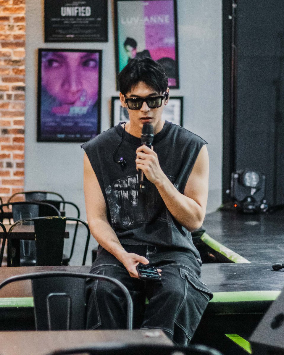 LOOK: Wilbert Ross (<a href="/itswilbertross/">Wilbert Ross</a>) is getting ready to serenade you tonight at Musika’t Hiling Day 2 gig.  See you at Viva Café!