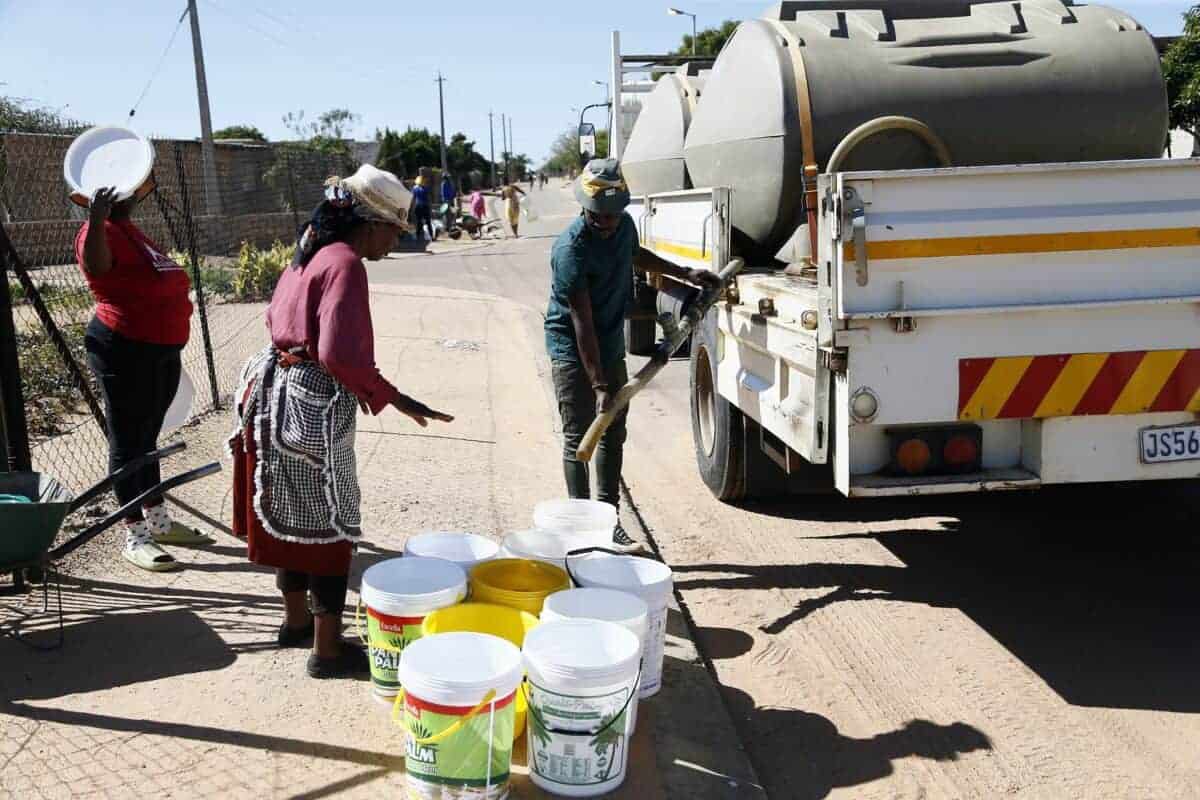4Inside_Edge's tweet photo. 🇿🇦Amaqabane kaTambo scored themselves R32 million worth of water tanker supplies tender in Tshwane, without owning a single tanker—under the watchful ActionSA’s nose. https://t.co/2ozmbGG3ux