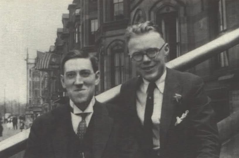 literlandweb1's tweet photo. Tal día como hoy de 1937 un tipo huraño de Providence inició el viaje hacia el mundo de la oscuridad que tanta luz arrojó en su imaginación. Gracias por contagiarnos tus miedos, H P Lovecraft. https://t.co/8WvGL4emzK
