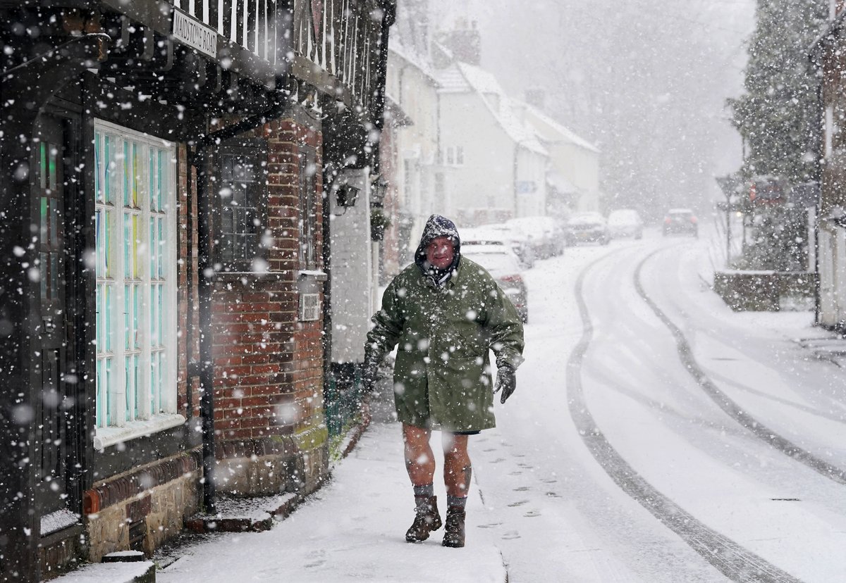DailyMirror's tweet image. Met Office and BBC say snow is coming today - forecasts show where it will fall #UKsnow #UKweather
mirror.co.uk/news/uk-news/m…