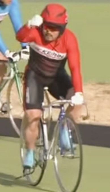 coro_coro627's tweet photo. @KEIRIN_SHINTARO 赤いユニフォームで熱い熱い走り🔥
優勝おめでとうございます!

決勝、外出先で
ライブ動画見ながら慎太郎さん
1着なのみてわーッ！てはしゃぎました❤️‍🔥

熱い走りをみせてくれて
ありがとうです！

限界はまだまだ先ですね😆✨ガハハ！ https://t.co/S3Y1sjCNBV