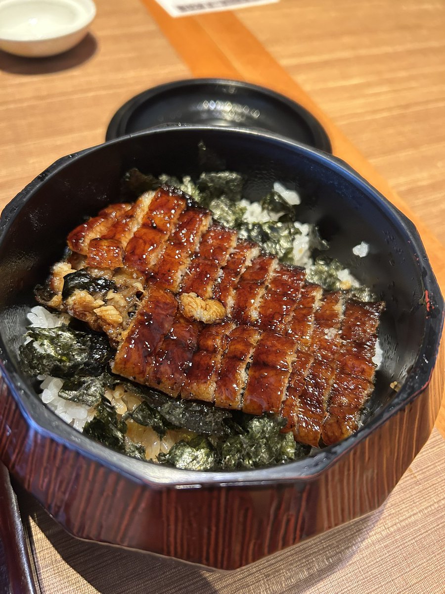 yuuki_hiroshima's tweet photo. もう2ヶ月お見かけしてない町支さん😭
ツイートチェックも遅れまして…
わたし。木金は島根いました🥹
松江の皆美館でうなぎたべて、出雲で日本酒のんでた。
近い空みてたのに😭悲し

せっかく安来来られたなら、みね屋の担々麺も食べて欲しかったな〜〜 https://t.co/csVAnMHwnc