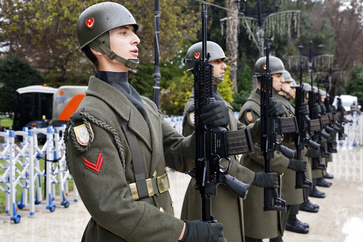 “Bende bu vekayiin ilk hissi teşebbüsü bu memlekette, bu güzel Adana’da doğmuştur.” 

Valimiz Sayın Mustafa Yavuz (<a href="/valiyavuz/">Mustafa Yavuz</a>), Cumhuriyetimizin kurucusu Gazi Mustafa Kemal Atatürk’ün Adana’mıza gelişinin 103. yıl dönümü dolayısıyla düzenlenen program kapsamında Atatürk Anıtı’na