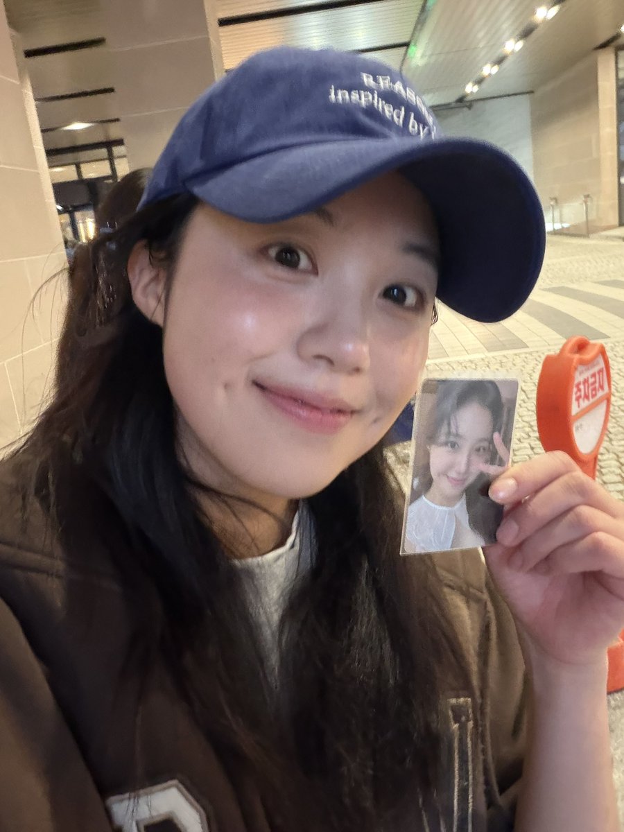 Mming_714's tweet photo. 라오파 부산 퇴근길
#이상아 배우님🐯🩵🩷
너무너무 아름다우셔 https://t.co/vS45Ti5qzB
