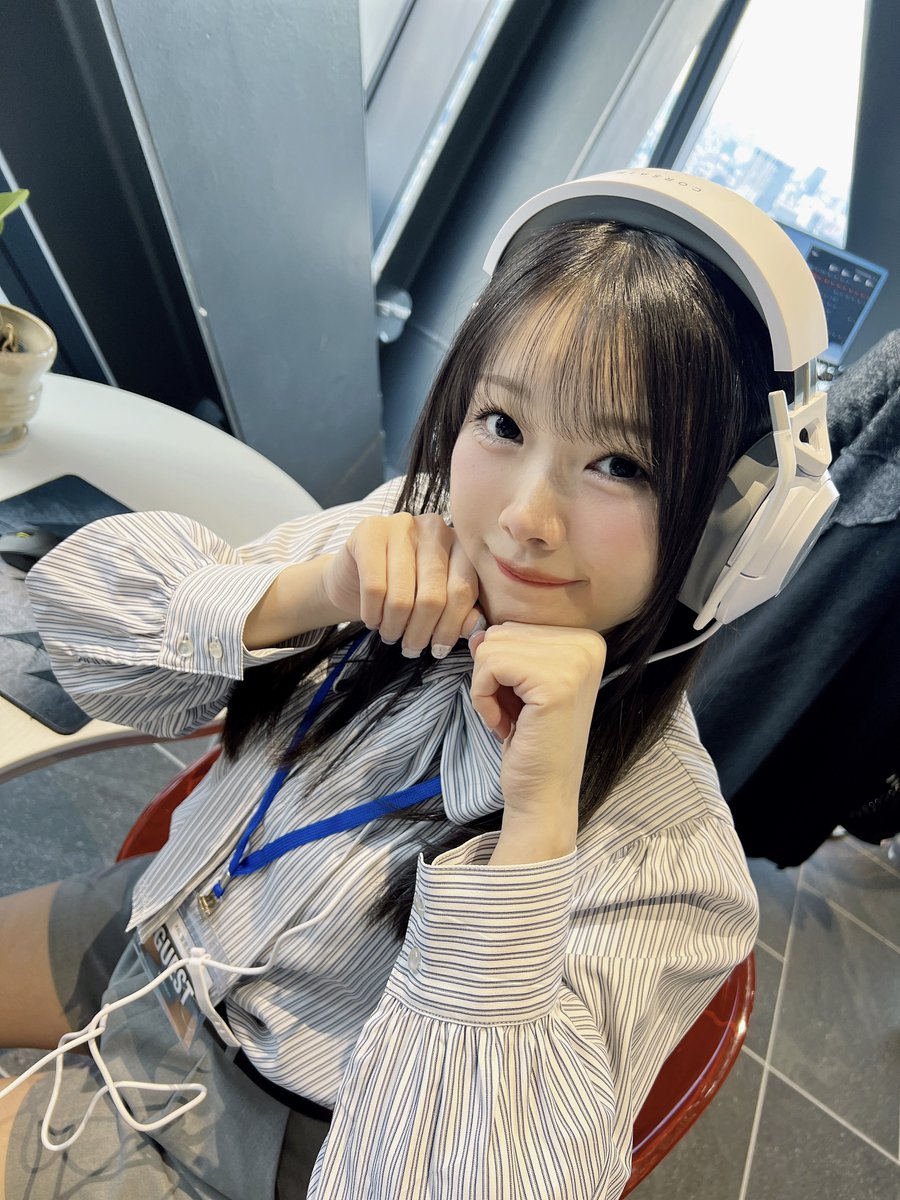 takahashimari15's tweet photo. 🩶31歳
🤍女性声優
🩶8年ぶりにアイドル復活
🤍ゲームが大好き
🩶黒髪
🤍FORTNITEアンリアル
🩶特技は高校生から出してる月曜びーむ
🤍お風呂大好き界隈

仲良くしてください꒰՞ ܸ. .ܸ՞꒱.⋆𝜗𝜚 https://t.co/2vQ0iCd3kt