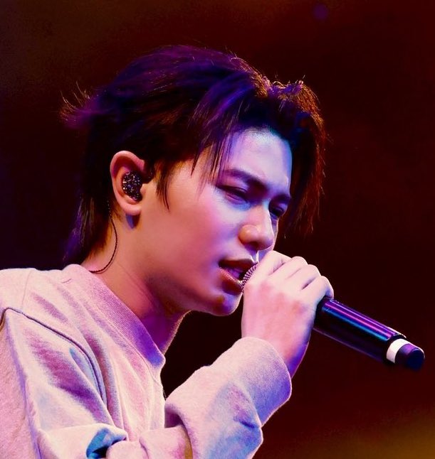 harxeuphoria's tweet photo. wore his own in-ear ❌
wore faen’s in-ear ✅

( #williamest #วิลเลี่ยมเอส ) https://t.co/6MUepeSLcm