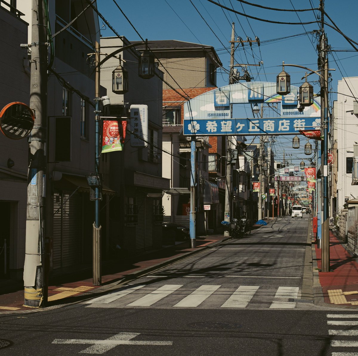 T_hashisato_T's tweet photo. 商店街

#キリトリセカイ
#PhotographyIs
#孤高のスナップ
#LUMIXS9 + #Leica Tri-Elmar28-35-50mm f4.0 https://t.co/MEjuVHeAvy