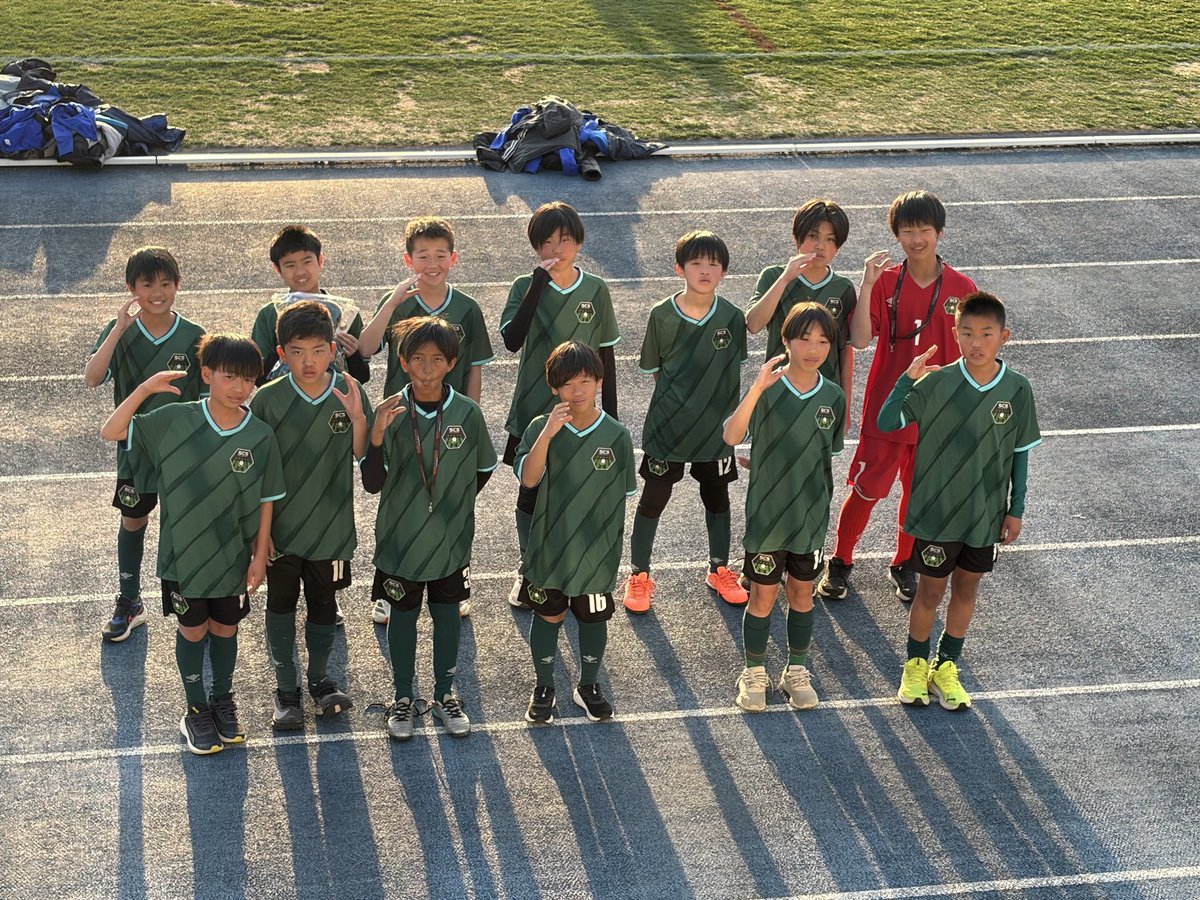 SCS_academy's tweet photo. 🟩⬛️選抜クラス_卒業大会㊗️
選抜クラスに所属する6年生を中心に、#IIMUROGLASS綾瀬市民スポーツセンター で開催された #MIZUNOCUP_U12大会　に参加しました⚽️
最高の環境と県内の強豪チームとの試合は好ゲームばかりで非常に楽しかったです👍
貴重な機会をありがとうございました✨

#SCS
#卒業記念 https://t.co/4xTs3C4sA3