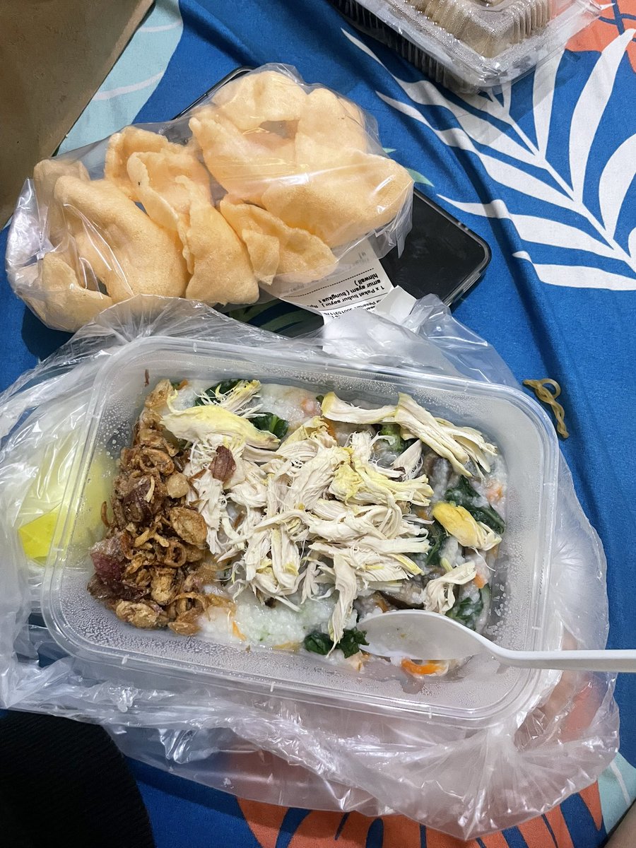 clantings's tweet photo. makanan apa ini anjj males boseeen😭😭😭 https://t.co/G65WxxadJw