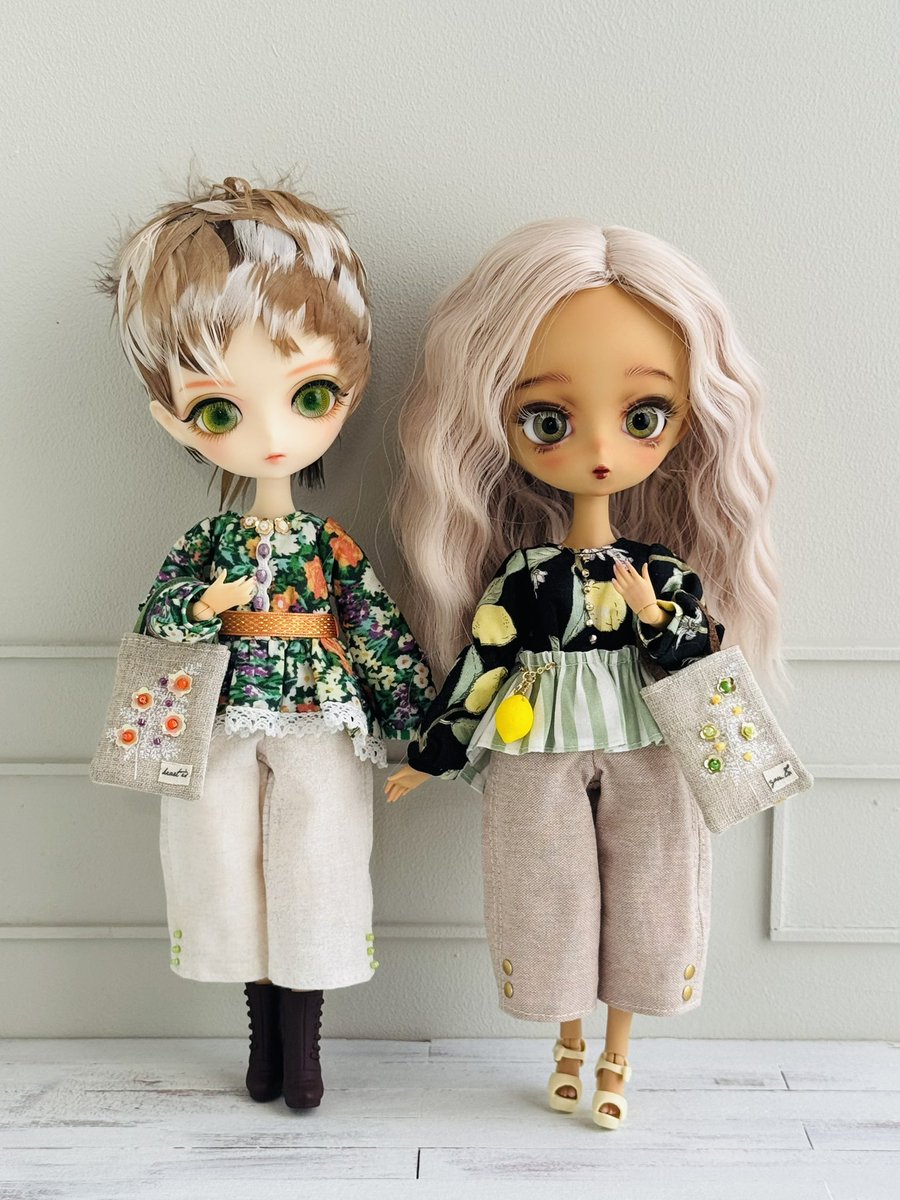 3/21アイドール、今回のお洋服はこちら
トップスとパンツはくっついているので
着せるのが少しラクです
バッグもセットです👜
こういうのオールインワンって言うんだっけ？
コンビネゾン？

お品書きはギリギリになります🙏
#harmoniabloom
#ハルモニアブルーム