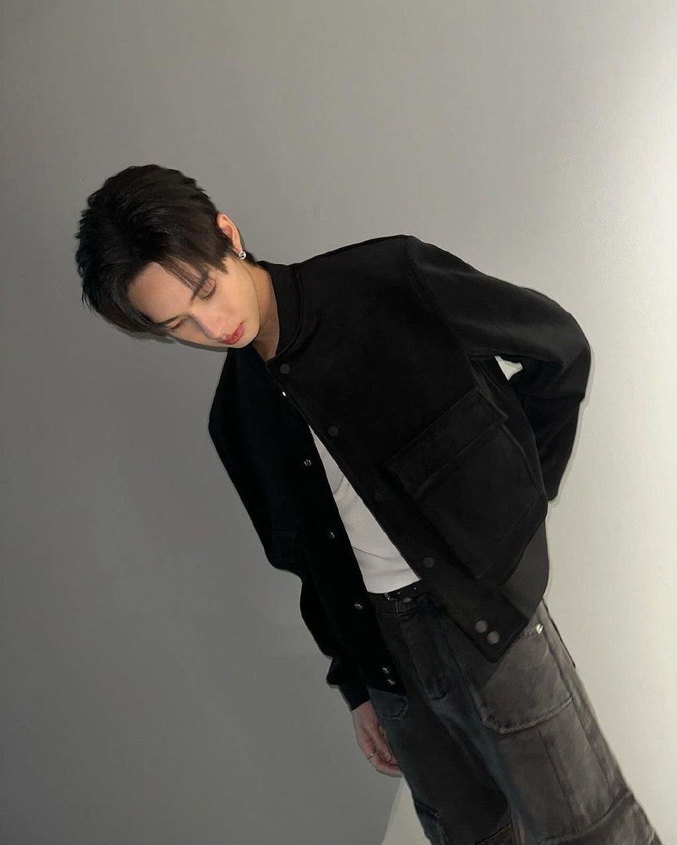 Caracal_JCC's tweet photo. มีคนเคยตายเพราะความหล่อความเท่ของเมนไม่ได้ป่ะวะ🥹 

#ppoohkt https://t.co/mBhyLznrSe