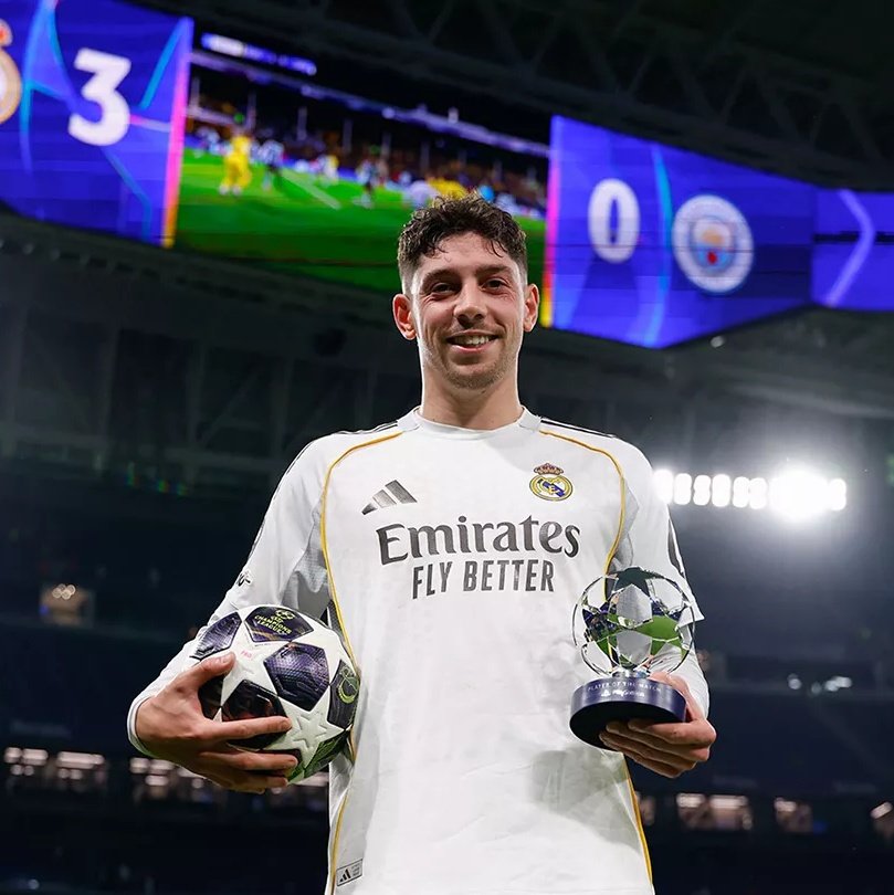 Riqui Puig                         Fede Valverde
con 26 años                     con 26 años