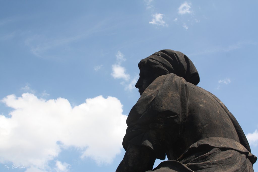 Dear algorithm,

We ask that you show these pictures to others who enjoy photography! 📸 

One subject: Sculptures