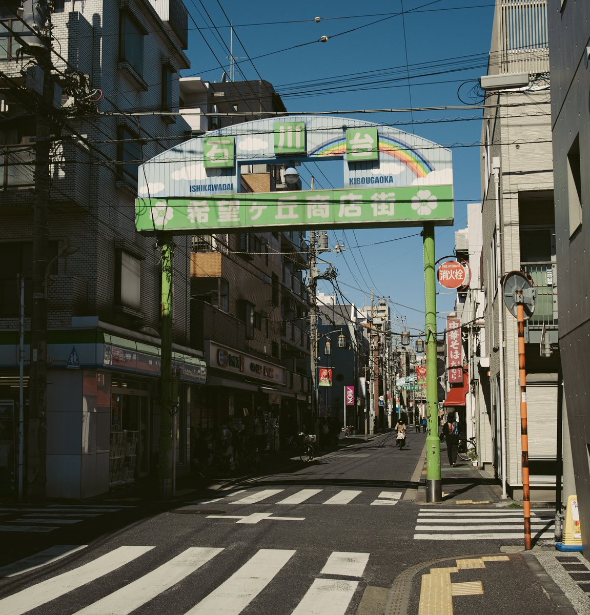 T_hashisato_T's tweet photo. 商店街

#キリトリセカイ
#PhotographyIs
#孤高のスナップ
#LUMIXS9 + #Leica Tri-Elmar28-35-50mm f4.0 https://t.co/MEjuVHeAvy