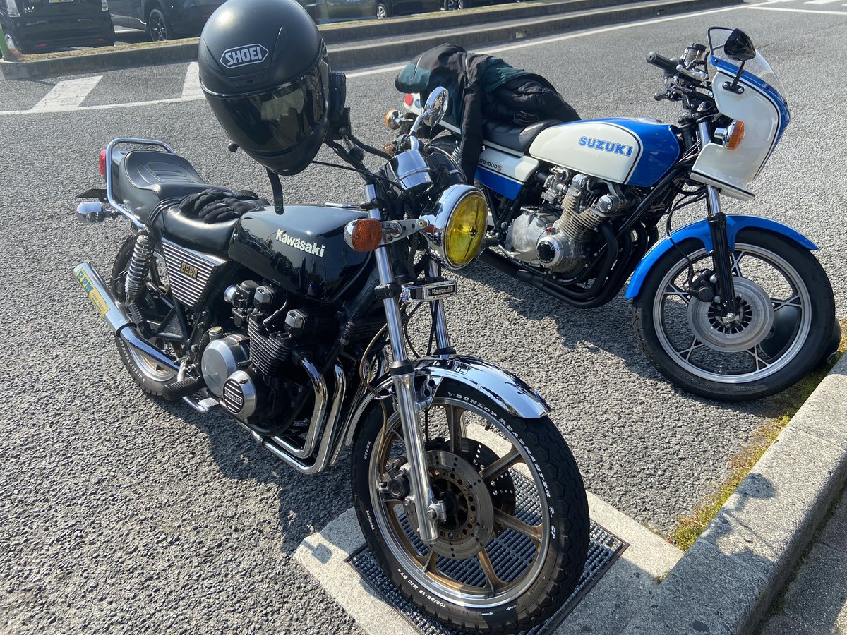友達のGS1000が出来上がったみたいなんで試走がてら
好きな人には刺さるSUZUKIの旧車だ