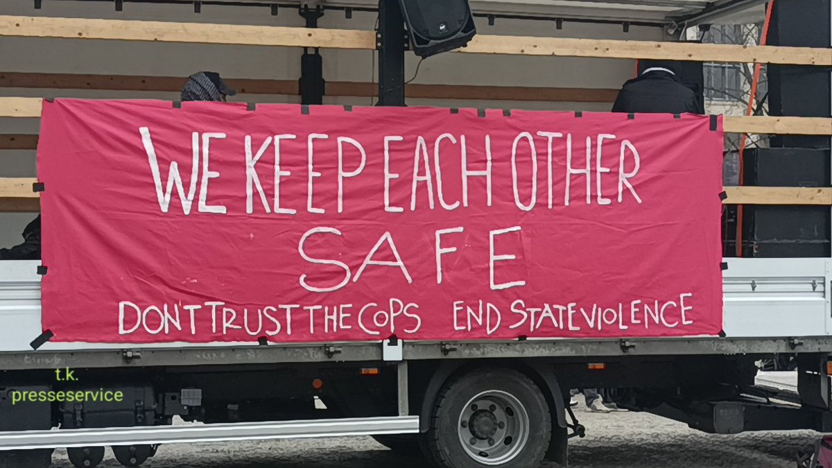 demokratischer Demo Beobachter links grün versifft tweet media