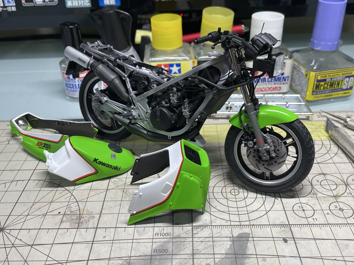 tomo12294629's tweet image. こんばんは
もうカウルレスでもいい気がして来ました。
＃ハセガワ　＃Kawasaki ＃KR250