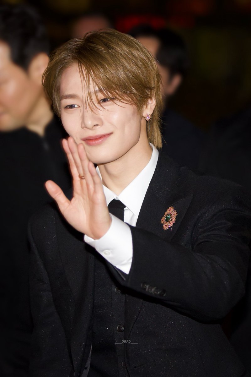 ___2882___ tweet media