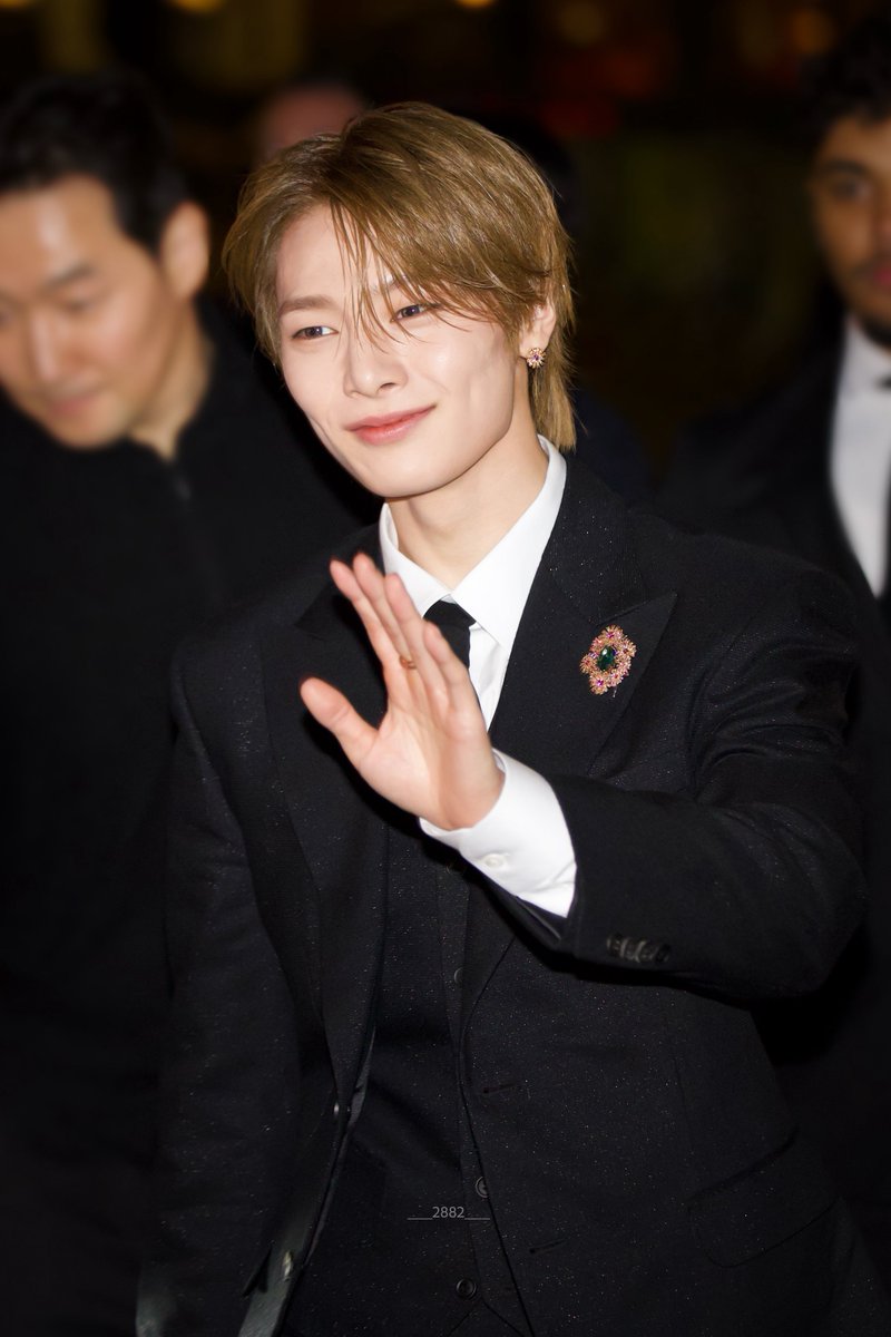 ___2882___ tweet media