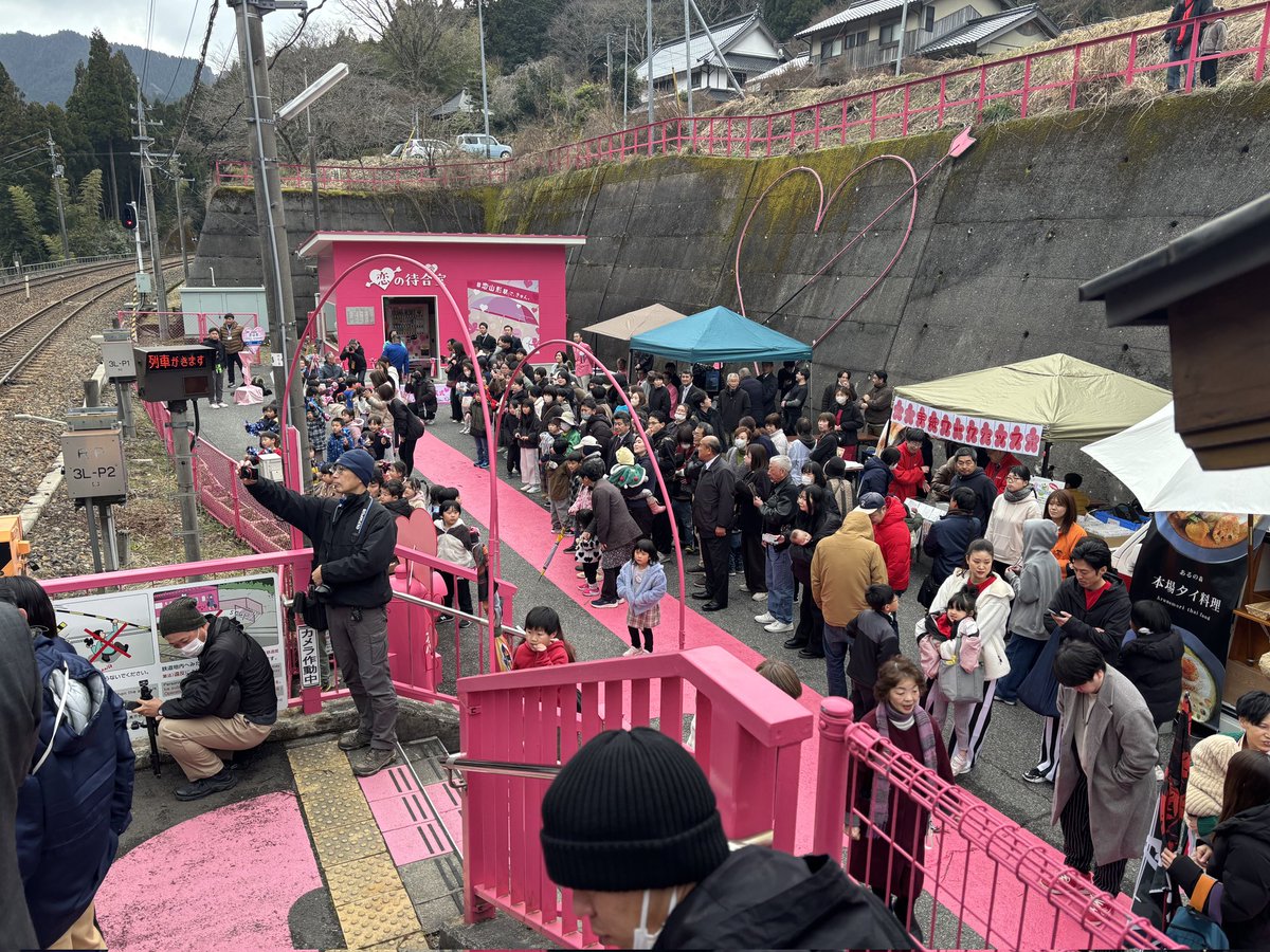 chizukyu's tweet photo. 3月15(日)恋山形駅トイレ落成式を開催しました❤🚻
たくさんの来場者に恵まれ、皆様のご協力の元、大変盛り上がった落成式となりました🧑‍✈️
支援者様をはじめ、本日ご来場いただきました皆様本当にありがとうございました✨これからも皆様のお越しをぜひお待ちしております🙂‍↕️
#クラウドファンディング https://t.co/J7F3Re92xU