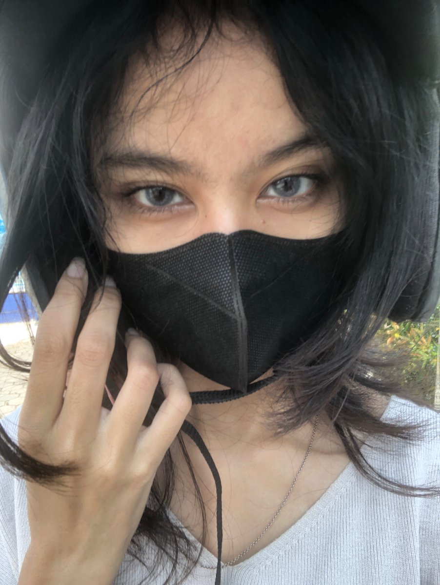 001820v_'s tweet photo. im insane but at least i got pretty eyes🙇‍♀️ https://t.co/DrcBcHa5ua