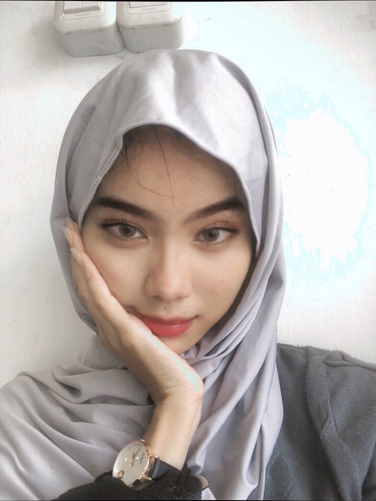 001820v_'s tweet photo. im insane but at least i got pretty eyes🙇‍♀️ https://t.co/DrcBcHa5ua