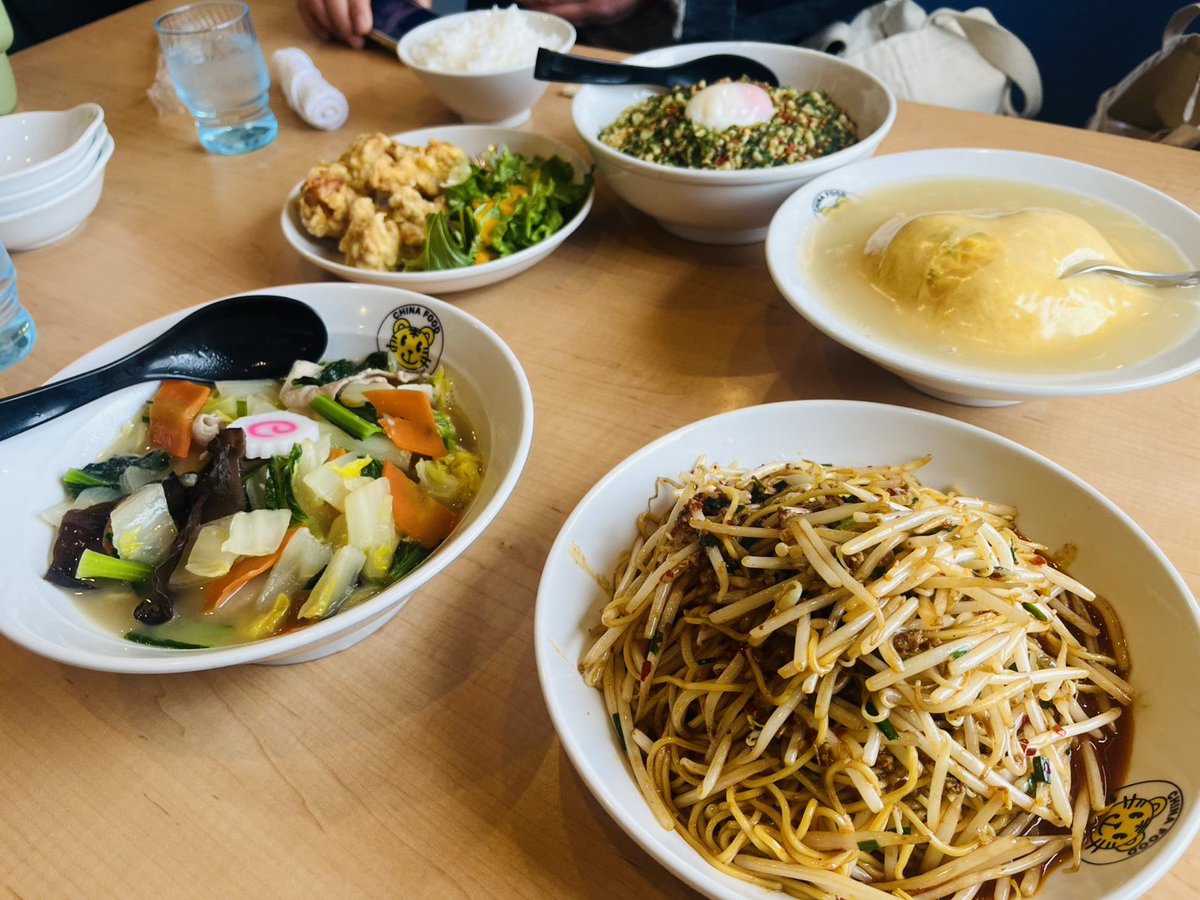chubu_kun's tweet photo. 今日は、中部勢メンバーお勧めのお店を紹介しますぞ❣️❣️

岐阜県大垣市を中心に展開されている『中華といえば♩』でお馴染みの、サンコックさん🍜

サンコックさんは、とにかく料理の味も店員さんも優しくて、とにかく温かいお店なんじゃ😸🩷 https://t.co/YGobWOGT1g