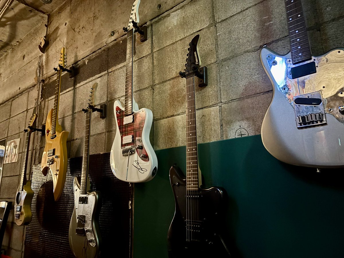 michihirokuroda's tweet photo. 昨日の「ABARA」THE ROCKライブあらためて、ありがとうございました！
楽しかったね😄

そして夜中3時過ぎまで語り合ったCOOLな1日でした❤️ https://t.co/OTEcxBzDif
