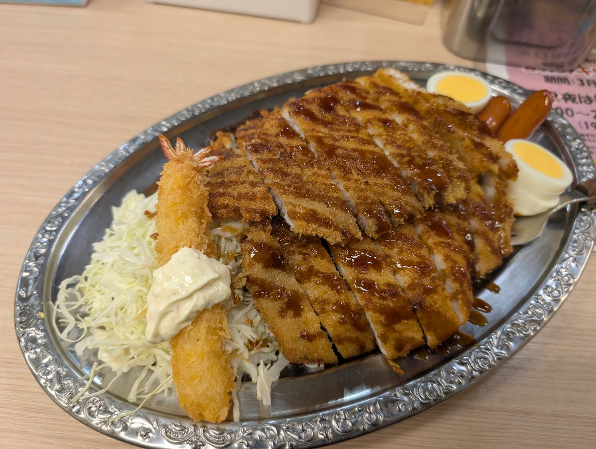 Mr_Gedo's tweet photo. 今日は5のつく日なのでゴーゴーカレー

今回は予告通りロースカツ追加
カツ3枚は目に見えてボリュームが増える

メジャーカレー食っておいて言うことではないが、揚げ物追加は結構しんどくなってきた
#飯テロ神くー団 https://t.co/aN1xay3CCJ