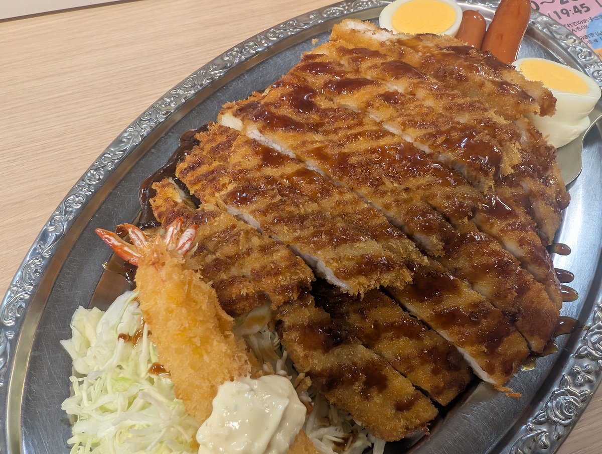 Mr_Gedo's tweet photo. 今日は5のつく日なのでゴーゴーカレー

今回は予告通りロースカツ追加
カツ3枚は目に見えてボリュームが増える

メジャーカレー食っておいて言うことではないが、揚げ物追加は結構しんどくなってきた
#飯テロ神くー団 https://t.co/aN1xay3CCJ