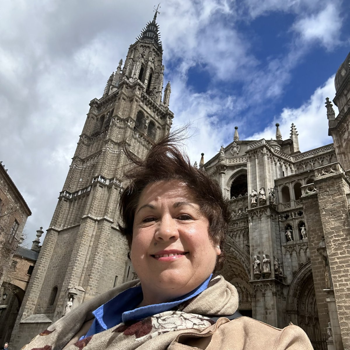 AcademiaIdearte's tweet photo. La catedral primada de Toledo
https://t.co/xr3hWJlnUY
La reina de las catedrales españolas se alza en Toledo, abrazada por sus callejuelas y animada por siglos de devoción, que desde 1226 han ido engalanando cada uno de sus rincones. Es imposible abarcar en un minuto, todo lo que este monumento alberga en arte, historia, tradiciones y fervor popular. Os dejo esta pequeña muestra de un paseo sencillo y humilde, a modo de peregrina del tiempo. #toledo #catedral #viajesculturales #gotico