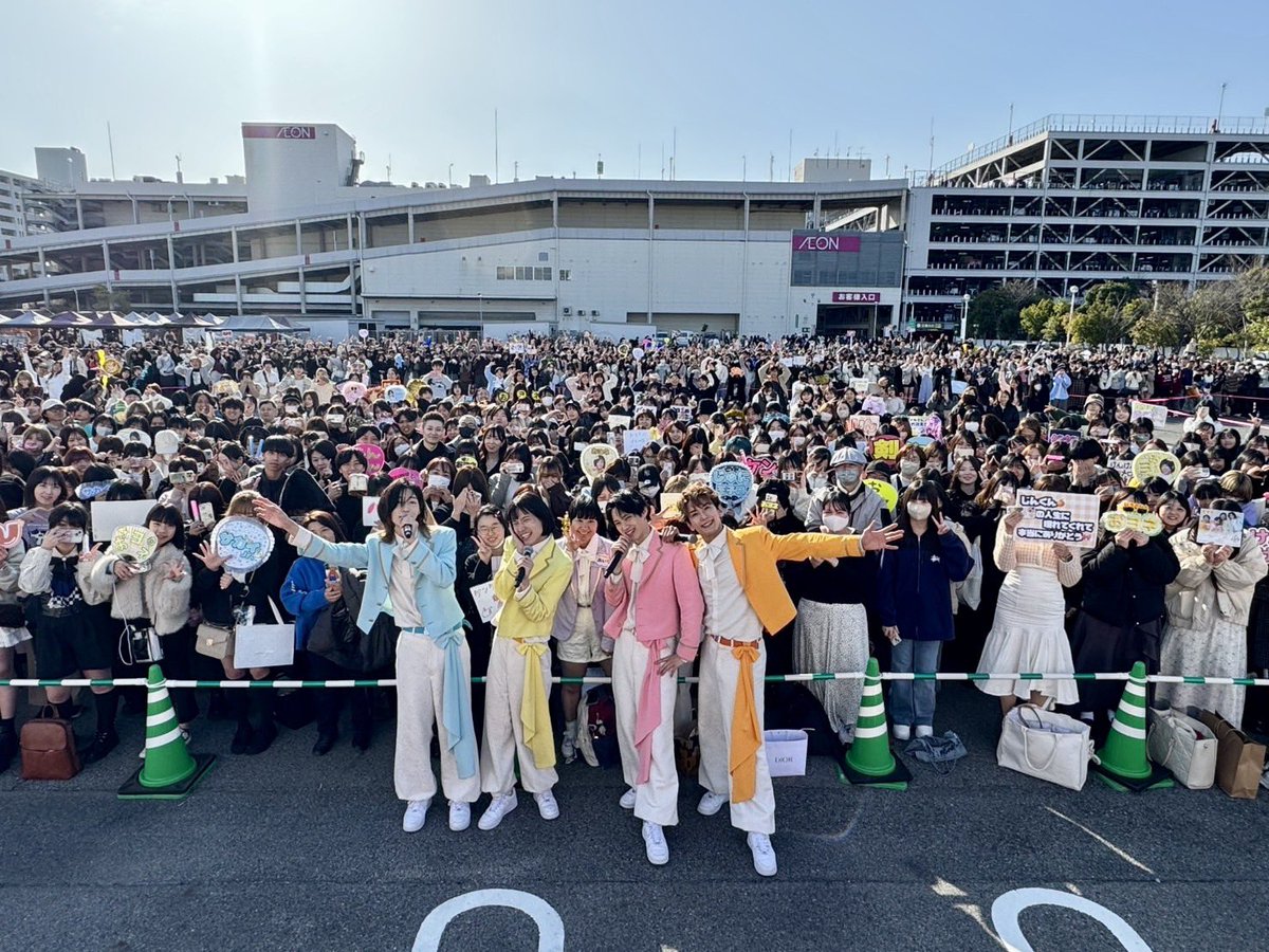 monaki_official's tweet photo. じんです🍊
本日はイオンモール熱田にてリリースキャンペーン！
来てくれた皆さん、ありがとうございます!!
今日は初めて駐車エリアを使っての広々とミニLIVEで清々しい気持ちでやれました！
モナキがデビュー前からこんな所でこんな盛り上がりでやらせてもらえるなんて、、結成当初はゆめゆめ思いませんでした…
巡り合わせに感謝です🧡らぶ