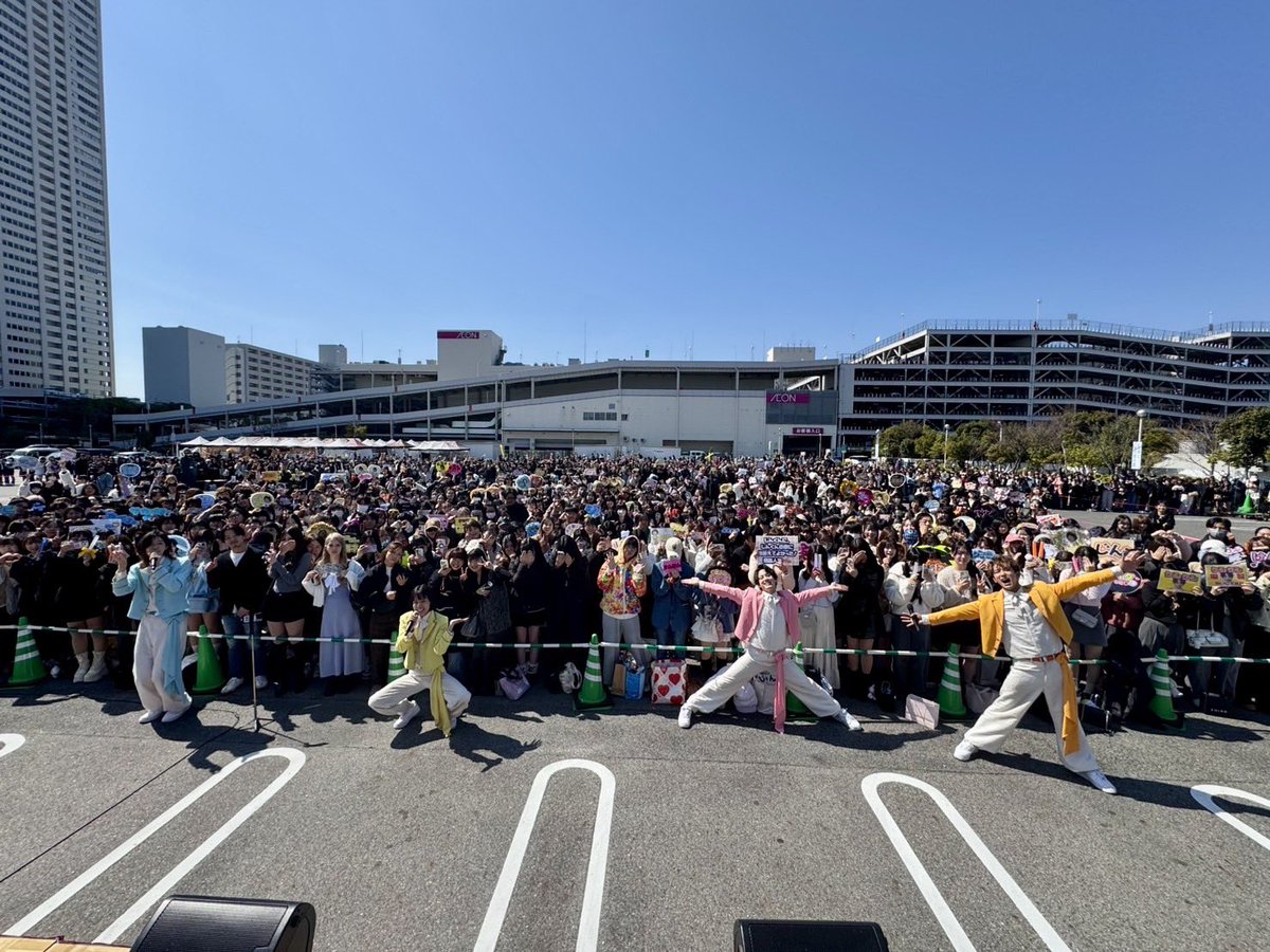 monaki_official's tweet photo. じんです🍊
本日はイオンモール熱田にてリリースキャンペーン！
来てくれた皆さん、ありがとうございます!!
今日は初めて駐車エリアを使っての広々とミニLIVEで清々しい気持ちでやれました！
モナキがデビュー前からこんな所でこんな盛り上がりでやらせてもらえるなんて、、結成当初はゆめゆめ思いませんでした…
巡り合わせに感謝です🧡らぶ