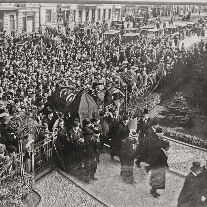 gokturklermedya's tweet photo. Şehit Talat Paşa'nın cenaze töreni. (Mart, 1921) https://t.co/KbxAzspLvg