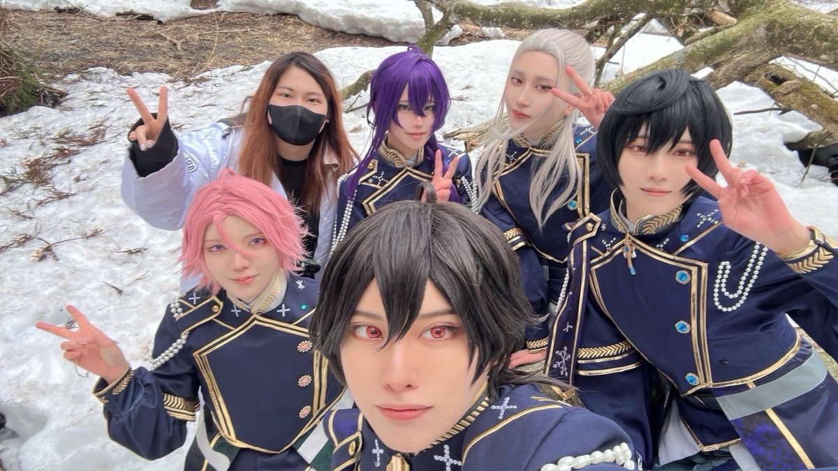 cosplay
昨日今日と雪撮影行ってきたよ〜！☃️
1日目は念願のﾗﾓｰﾙ❄️🖤
素敵な5人と2日間沢山遊べて幸せだ〜！！！！！✨️
ありがとうございました🫶