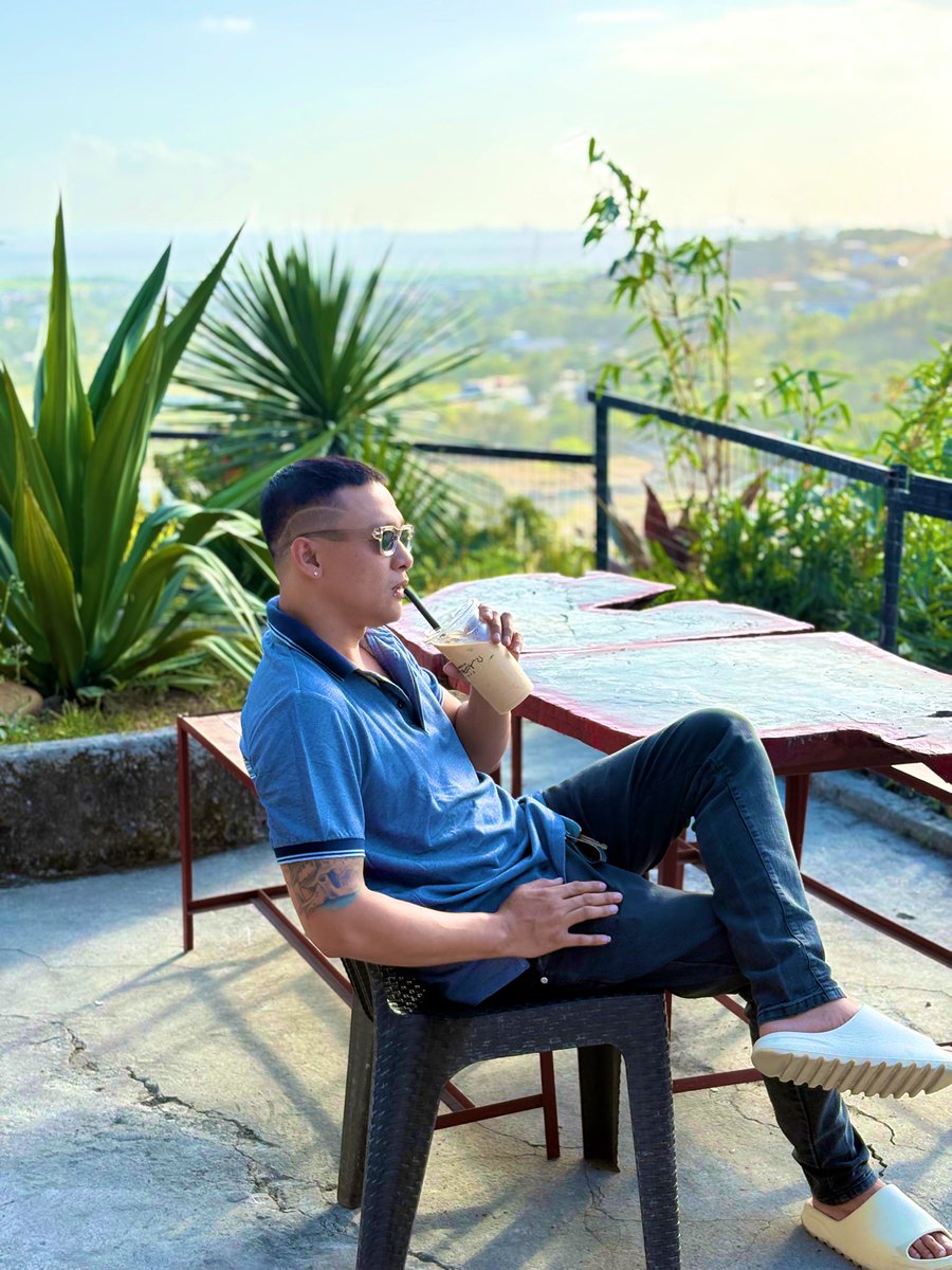 Hombre Carlo tweet media