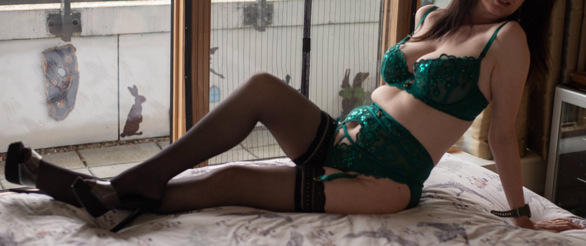 Check out St Patricks day fun on my OnlyFans
onlyfans.com/elegant_mature