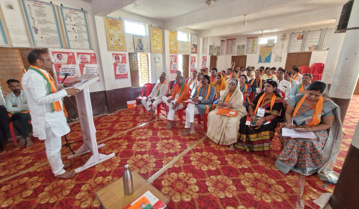 SachinBirlaBjp's tweet photo. भारतीय जनता पार्टी द्वारा भीकनगांव विधानसभा के पश्चिम मंडल में दो दिवसीय आयोजित पंडित दीनदयाल प्रशिक्षण महाअभियान 2026 मंडल प्रशिक्षण शिविर के शुभारम्भ अवसर पर सम्मिलित हुआ।।
#drmohanyadav 
#CMMadhyaPradesh 
#BJP4IND 
#bjpmadhyapradesh 
#khargon https://t.co/5vbg1KXewL