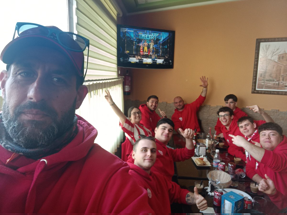 juanjesusperu79's tweet photo. @frenTpedroneras  del Pedroñeras soy.............. Blablablablablabla..,........ 🇵🇪❤️🇵🇪❤️🇵🇪🍻🍻🍻🍻🍻🍻 https://t.co/wiayEreaJC