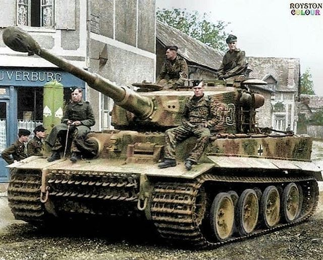 D88PB's tweet photo. @DulceBellum1944 Up front Normandy #LSSAH #WW2 https://t.co/ujSeXdJOrD
