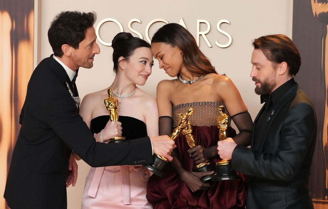 ExpressUSNews's tweet photo. Inside the $100,000 goodie bag all Oscar nominees are given - from a prenup to liposuction

https://t.co/fB08tVQgBM https://t.co/POGh2rh7cE